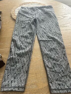 Victoria Secret Gray Patterned Athletic Leggings